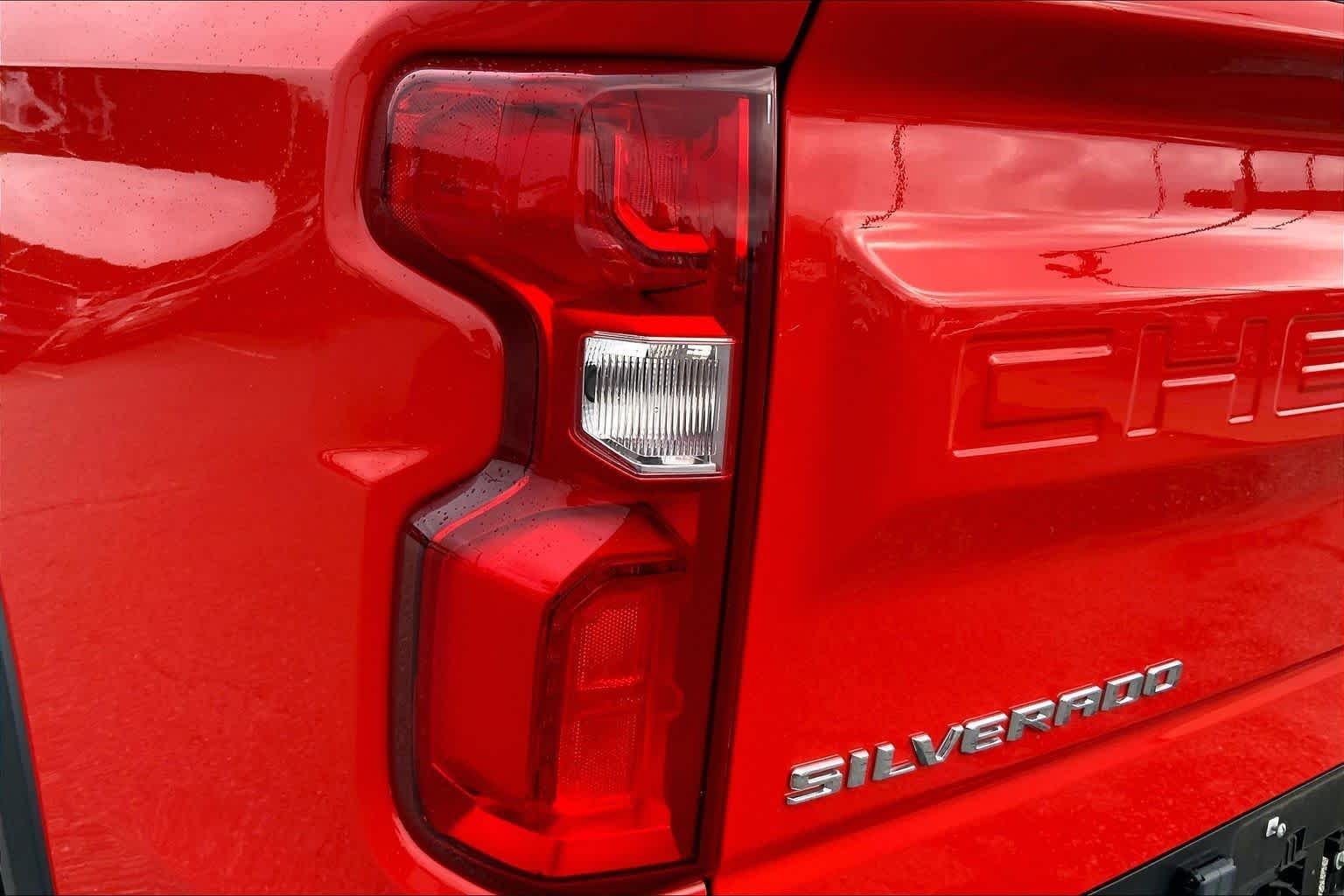 Used 2023 Red Hot Chevrolet ZR2 image 26