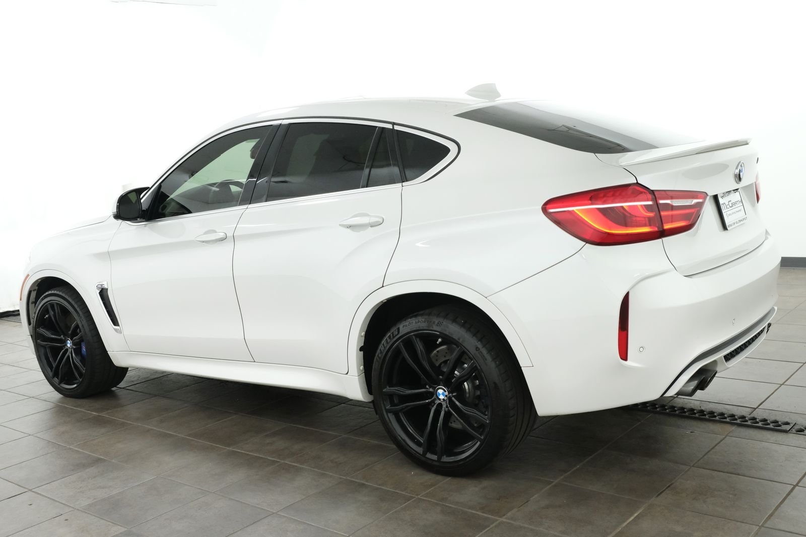 Used 2016 White Metallic BMW Base image 3