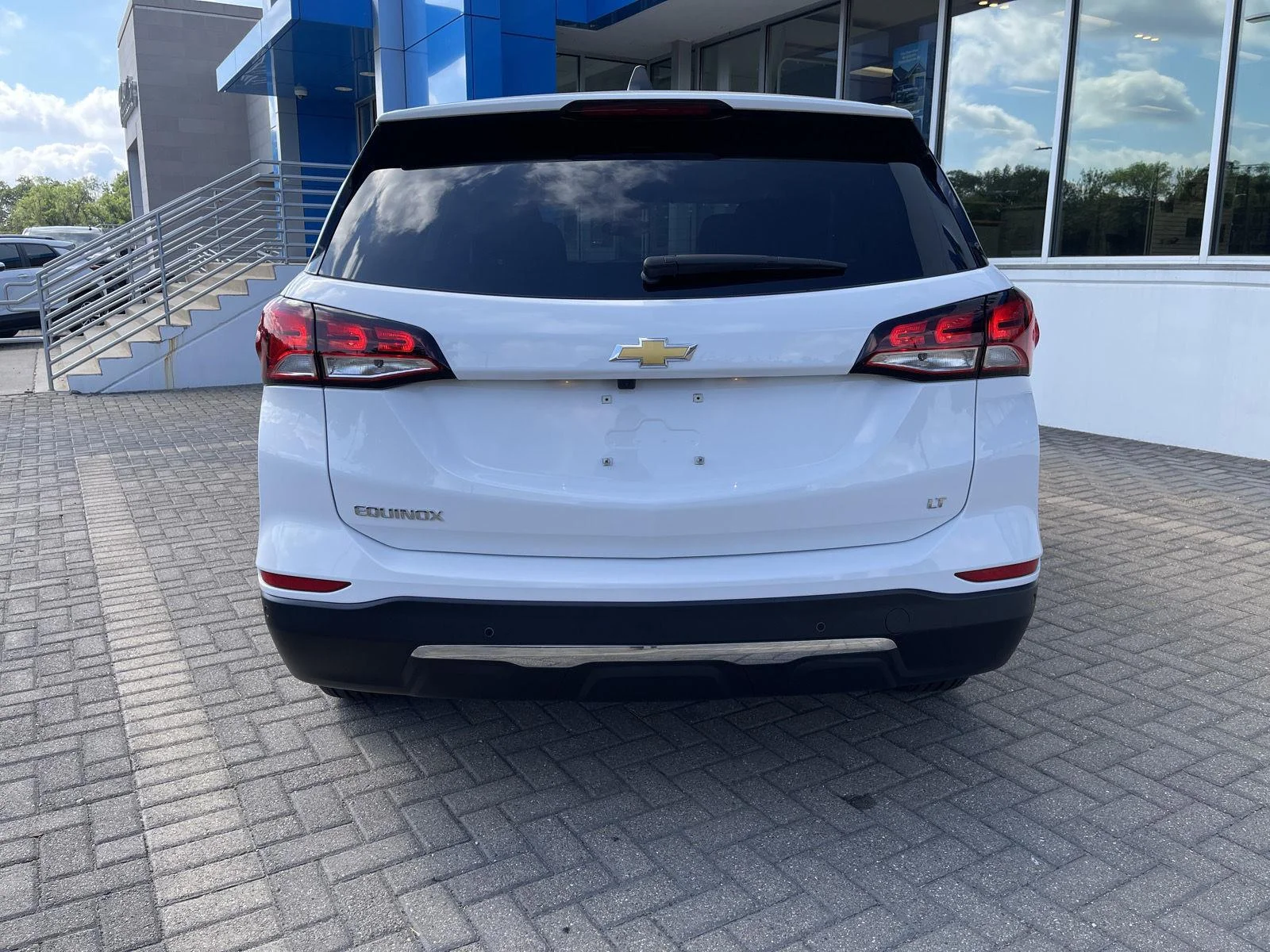 Used 2024 Summit White Chevrolet LT image 4