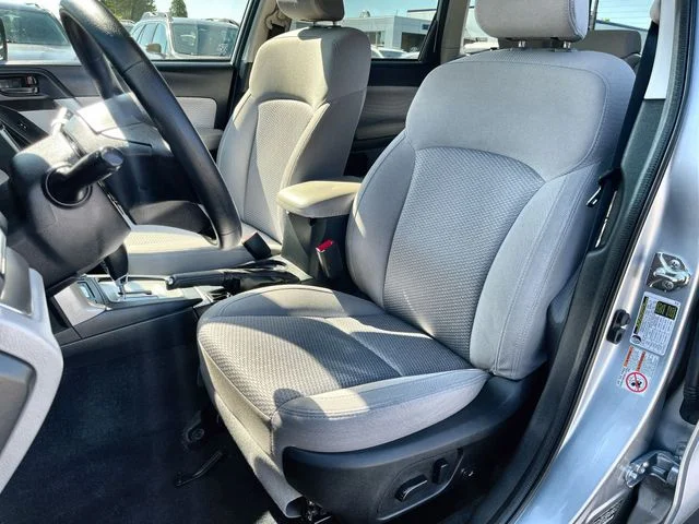 Used 2018 Silver Subaru 2.5i Premium image 15