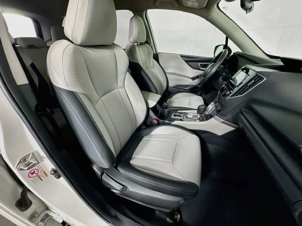 Used 2020 White Subaru Base image 32