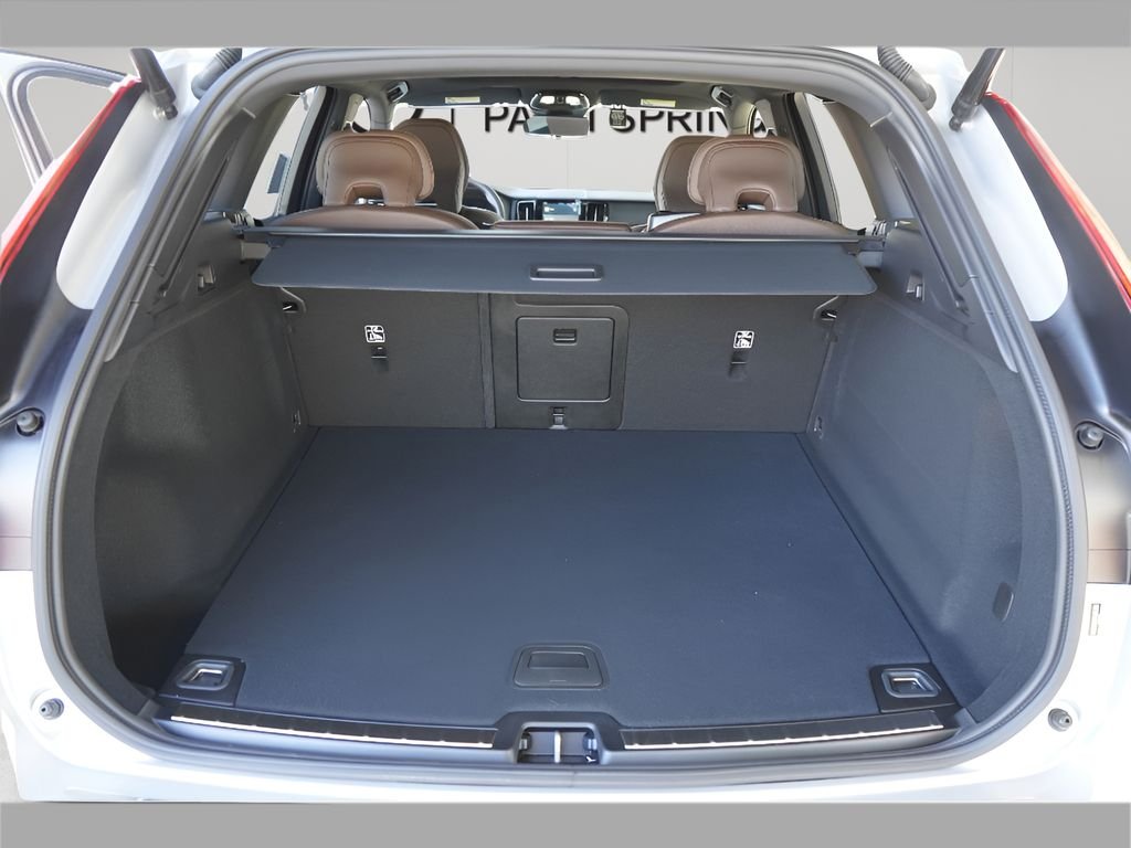 2025 Volvo XC60 Plus - Photo 21