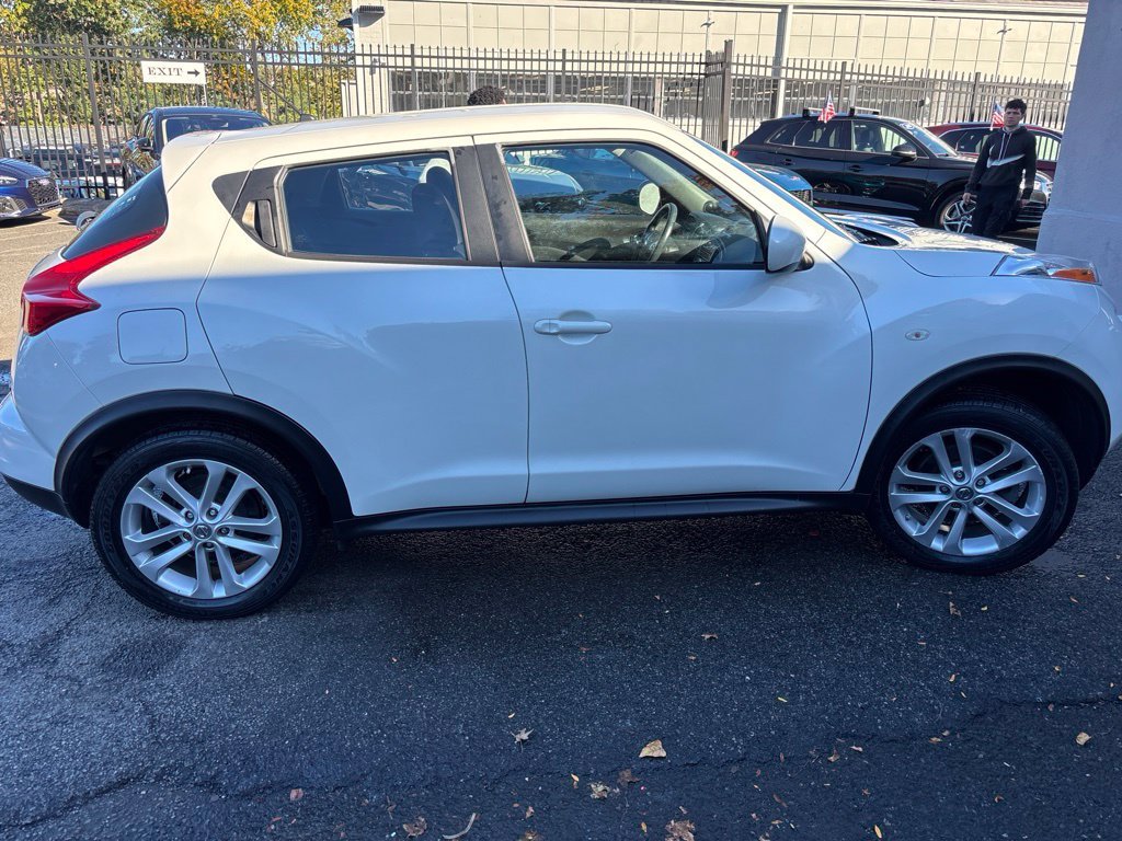 Used 2014 White Nissan S image 7