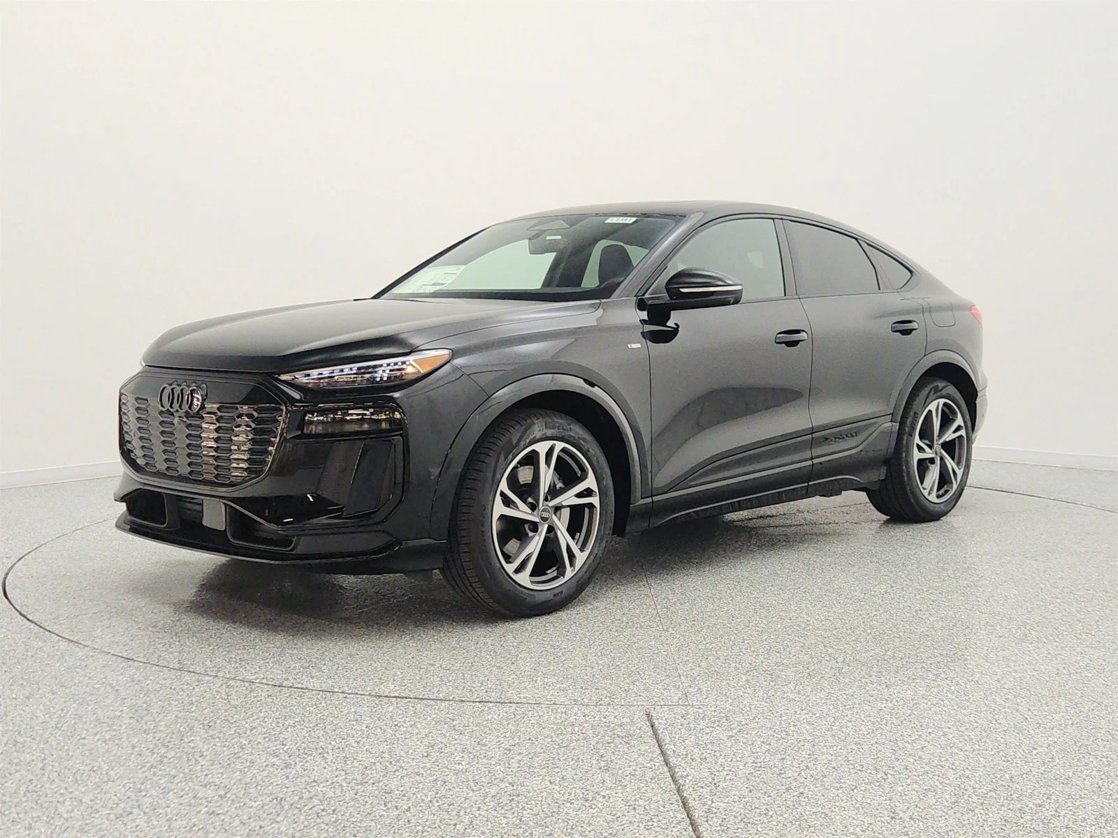 2027 Audi Q6 e-tron's photo