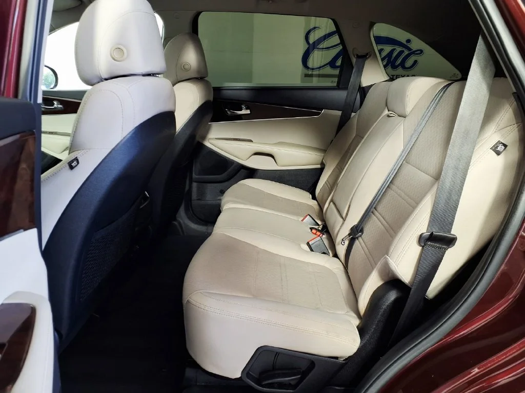 Used 2017 Purple Kia LX image 9