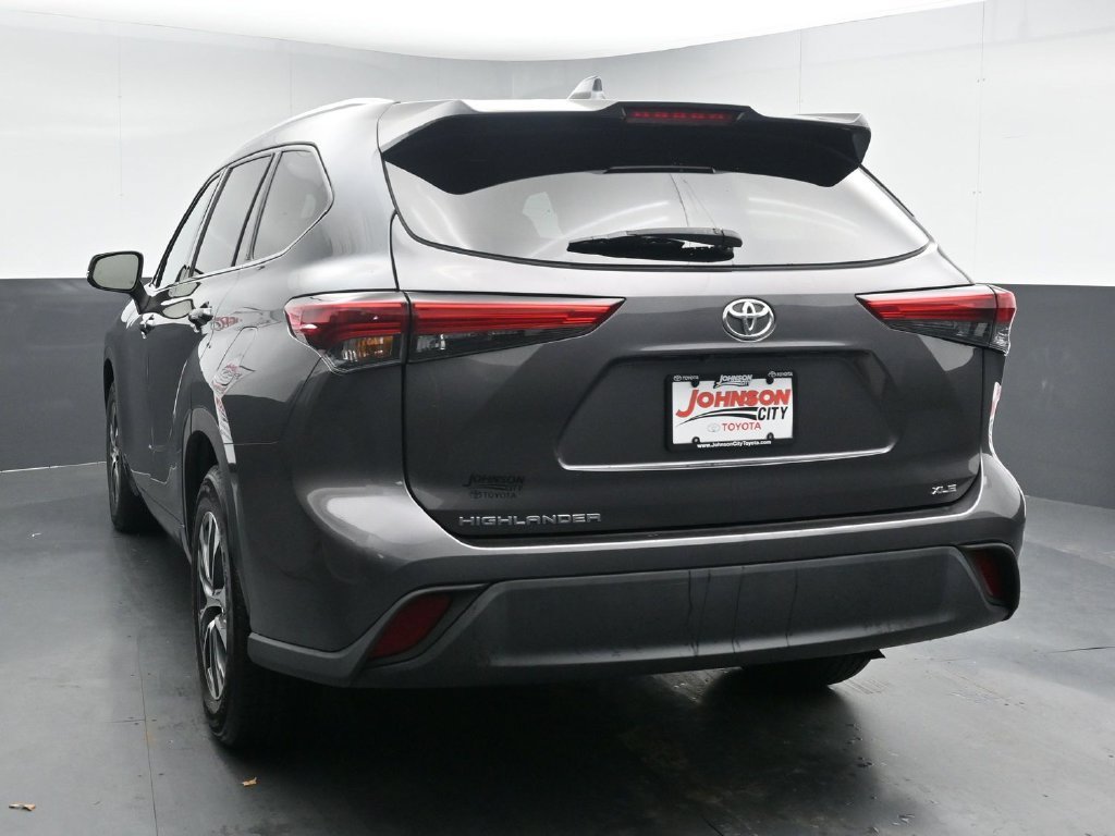 Used 2022 Gray Toyota XLE image 6