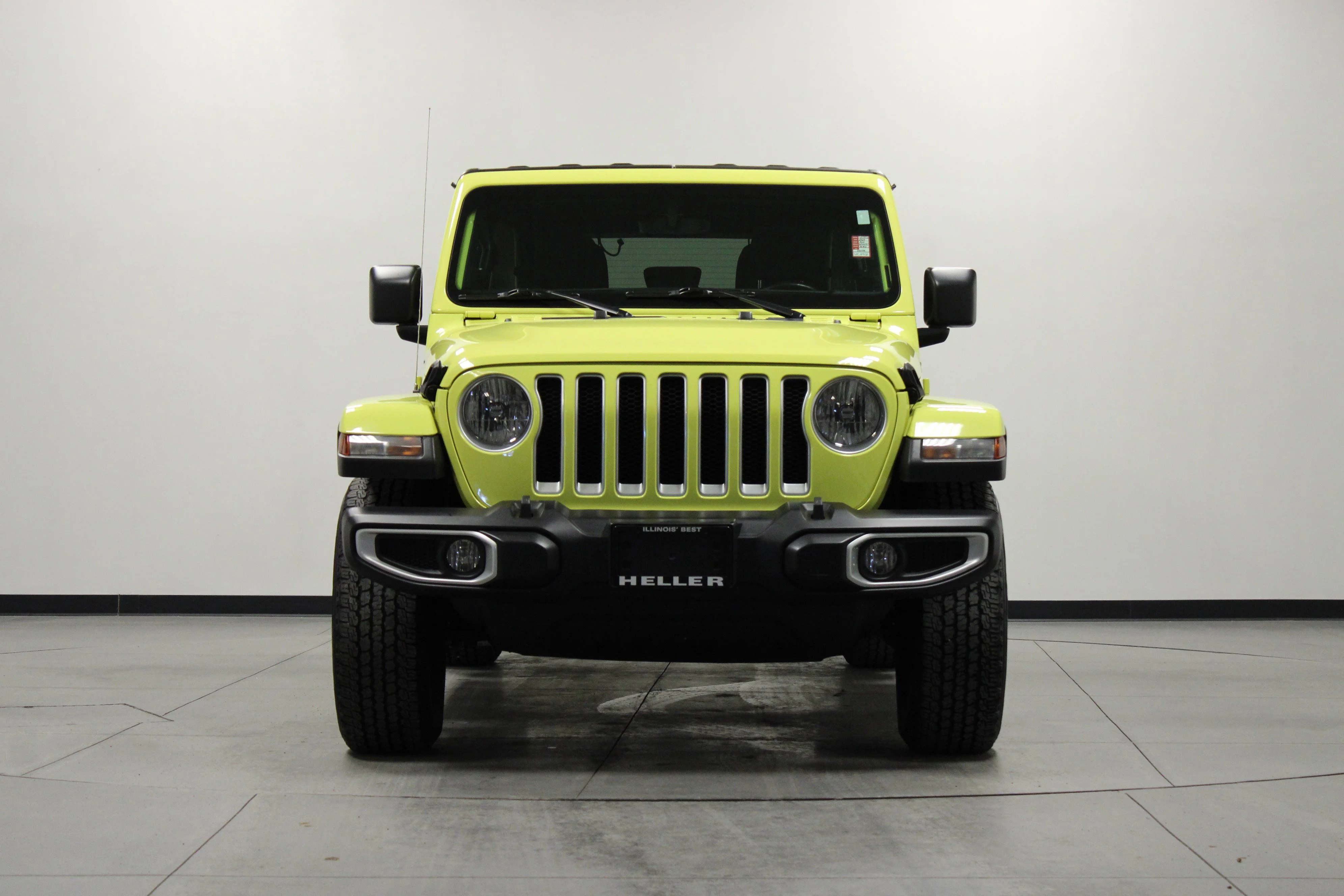 Used 2023 High Velocity Clearcoat Jeep Sahara image 9