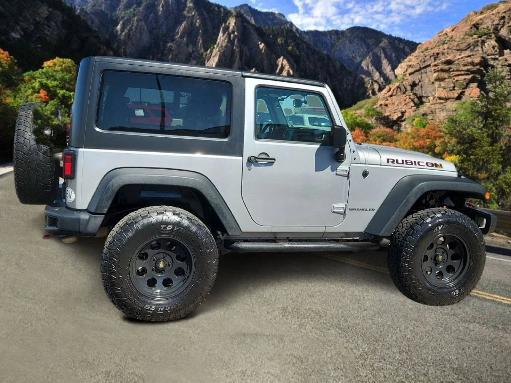 Used 2016 Silver Jeep Rubicon image 2