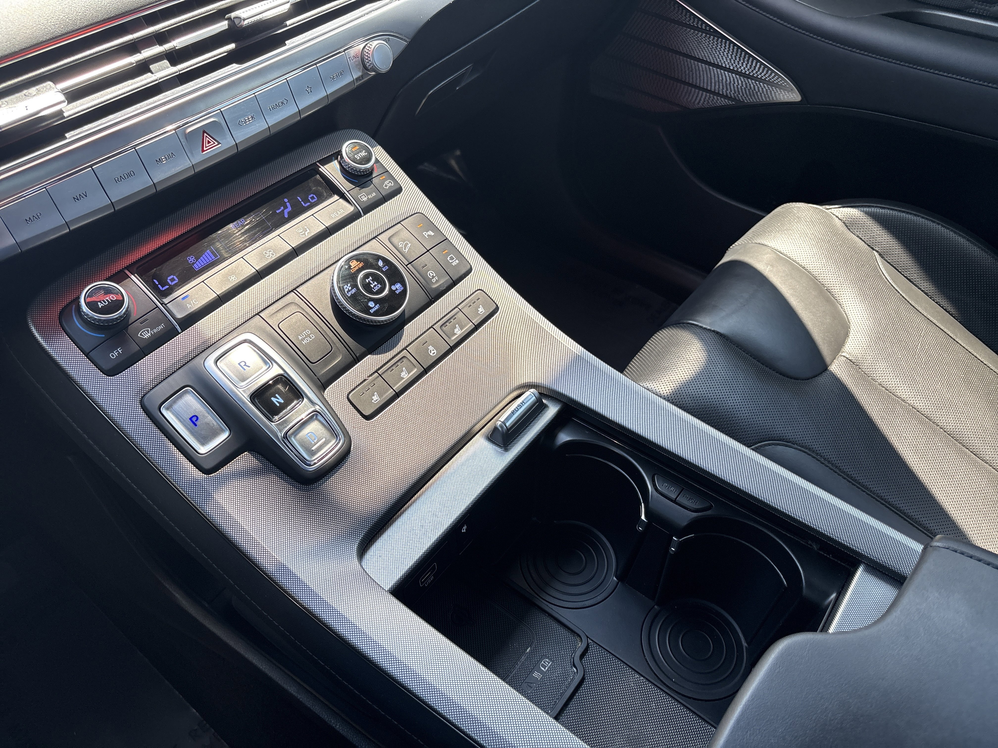 Used 2020 Hyper White Hyundai Limited image 24