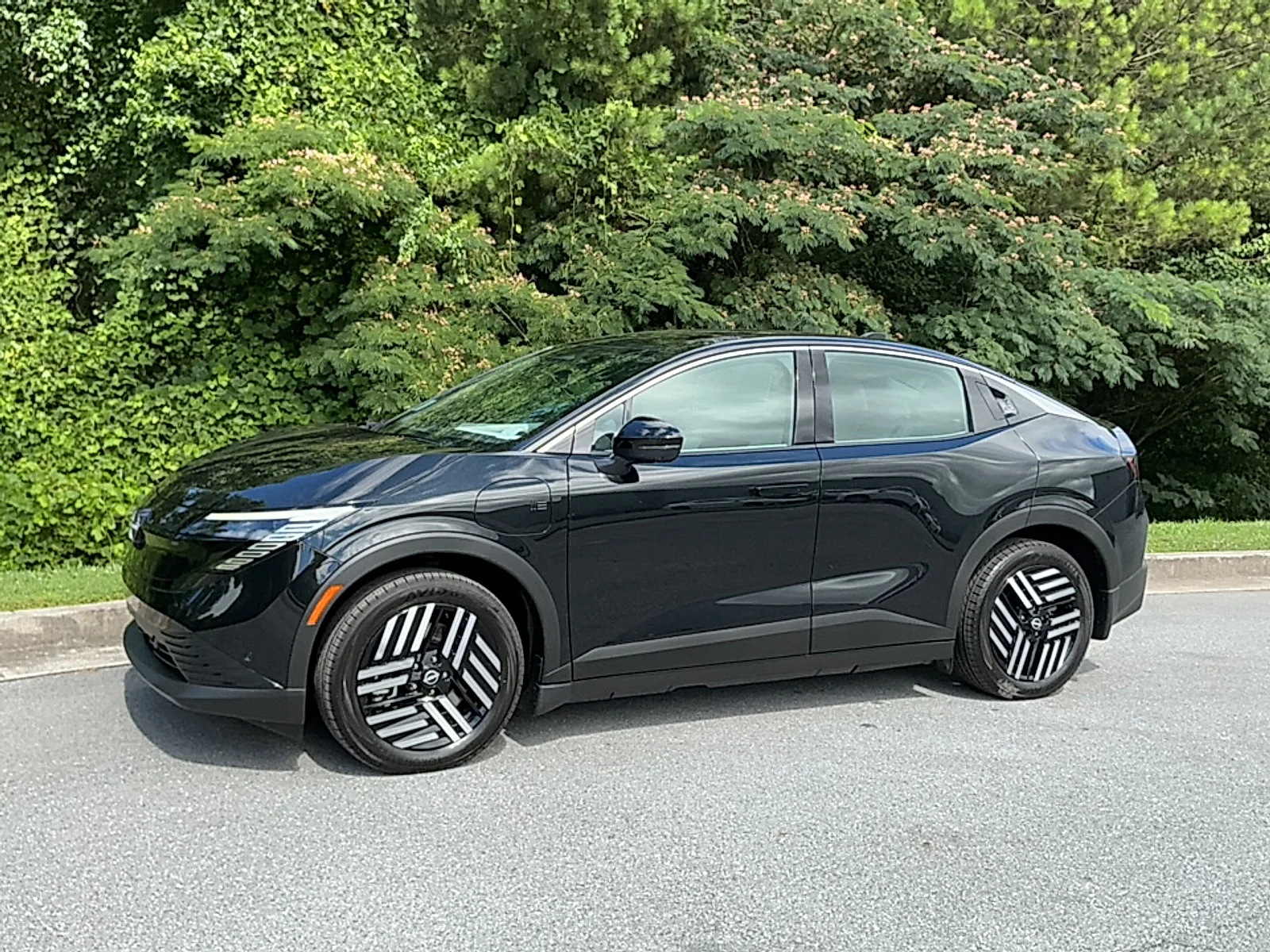 New 2026 Black Diamond Pearl Nissan SV+ image 4