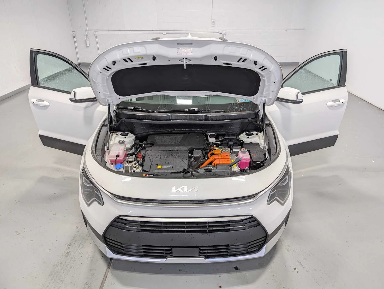 Used 2024 Snow White Pearl Kia EX image 13