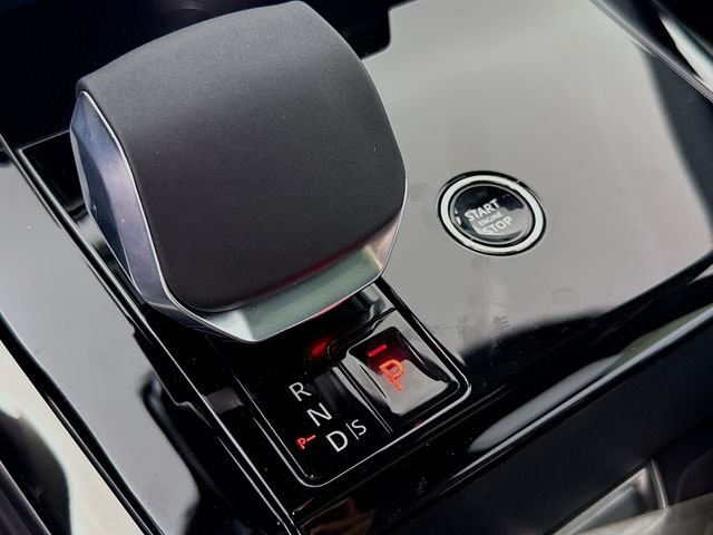 New 2026 Fuji White Land Rover Dynamic SE image 19