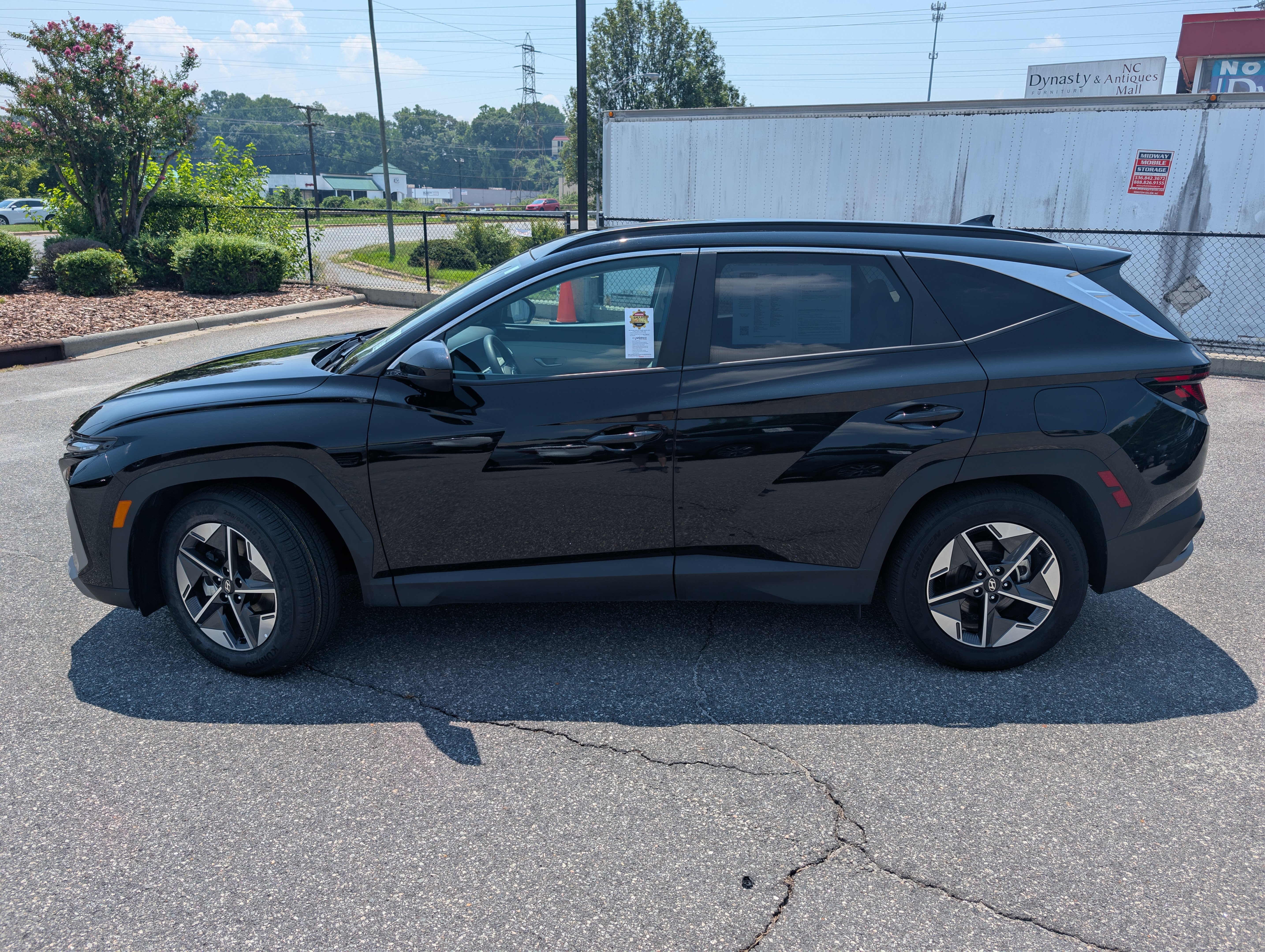 Used 2025 Phantom Black Hyundai SEL image 6