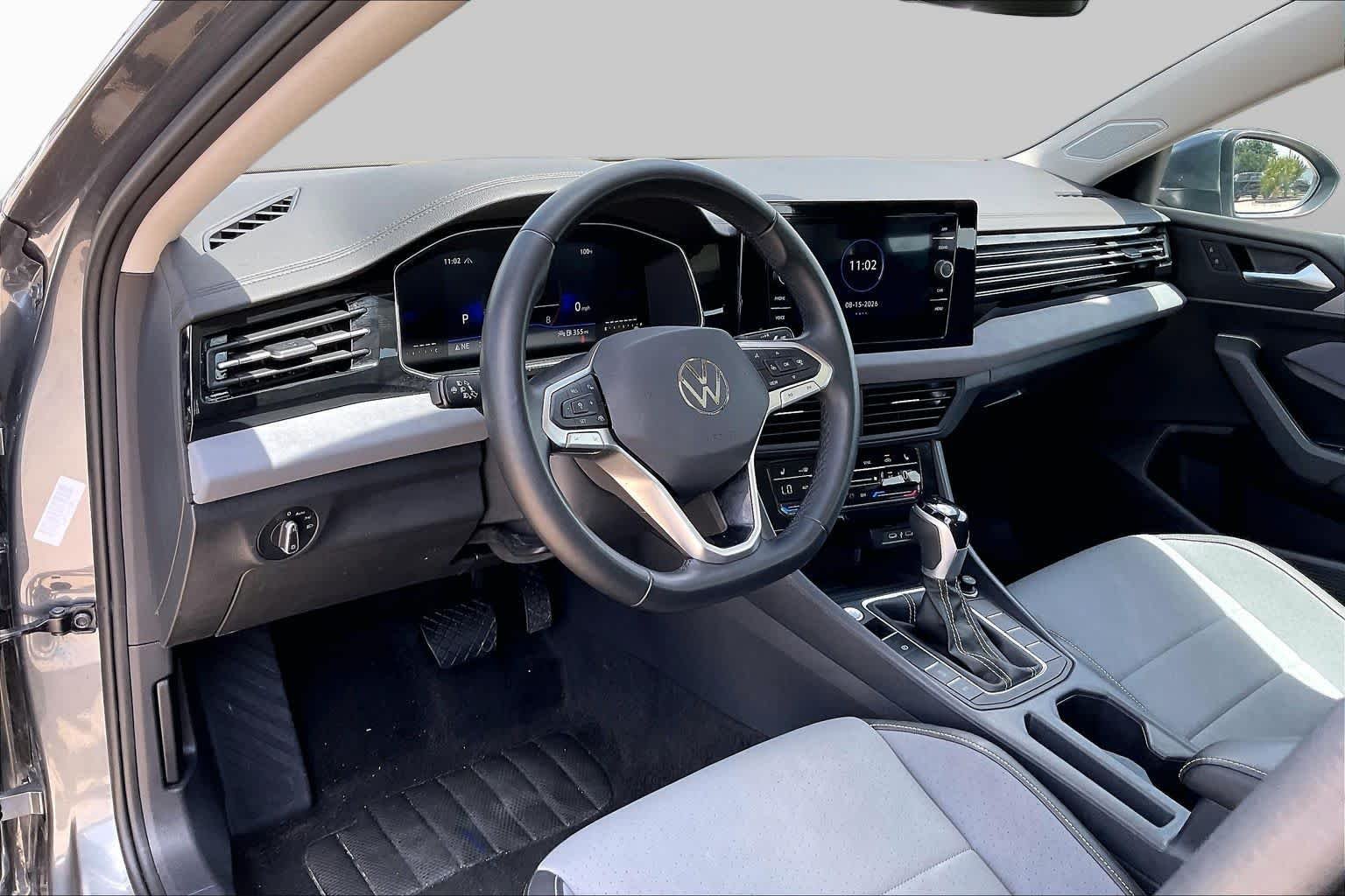 Used 2025 Platinum Gray Metallic Volkswagen SE image 18