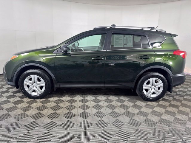 Used 2013 Green Toyota LE image 7