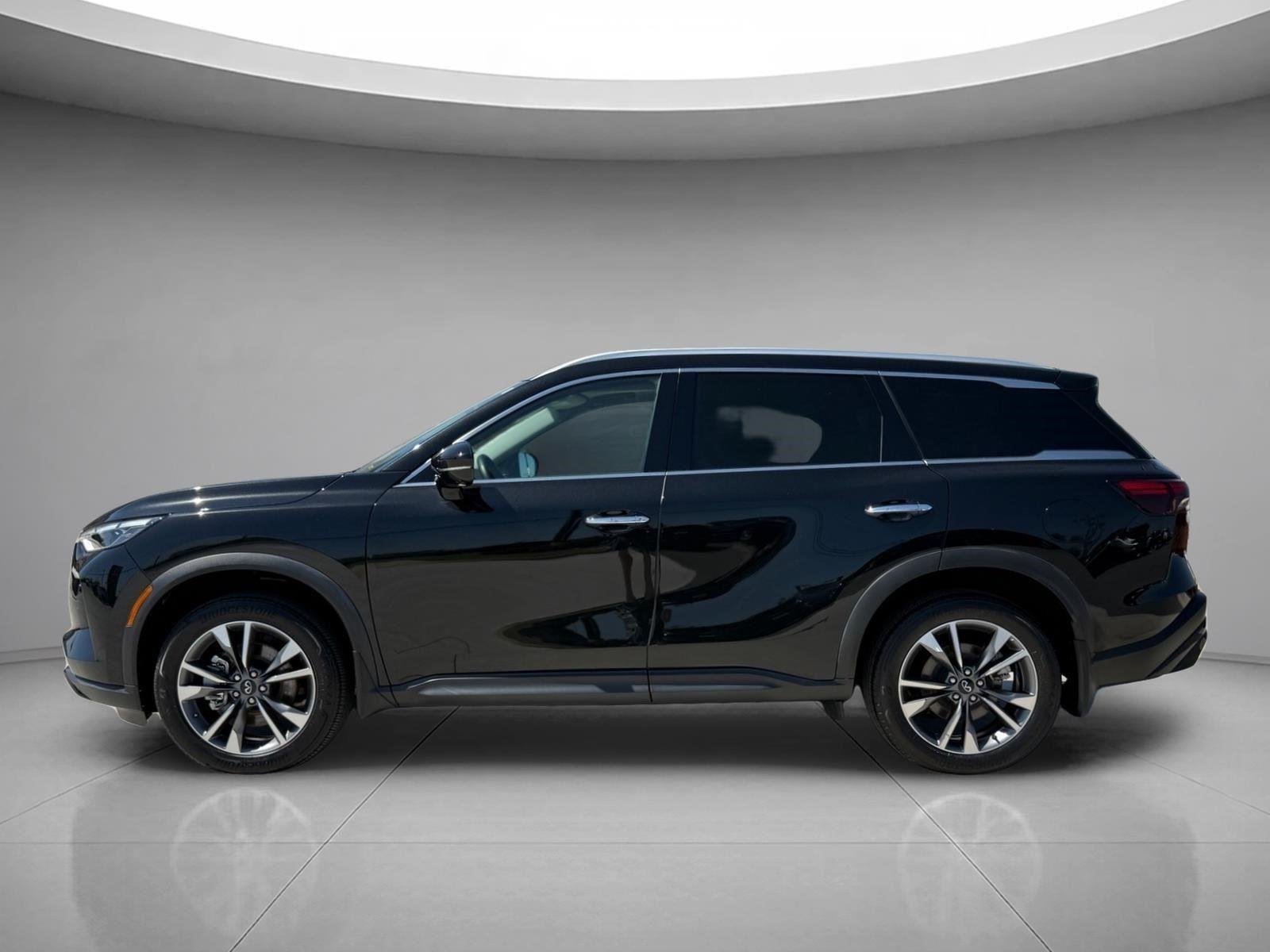 Used 2023 Mineral Black INFINITI LUXE image 3