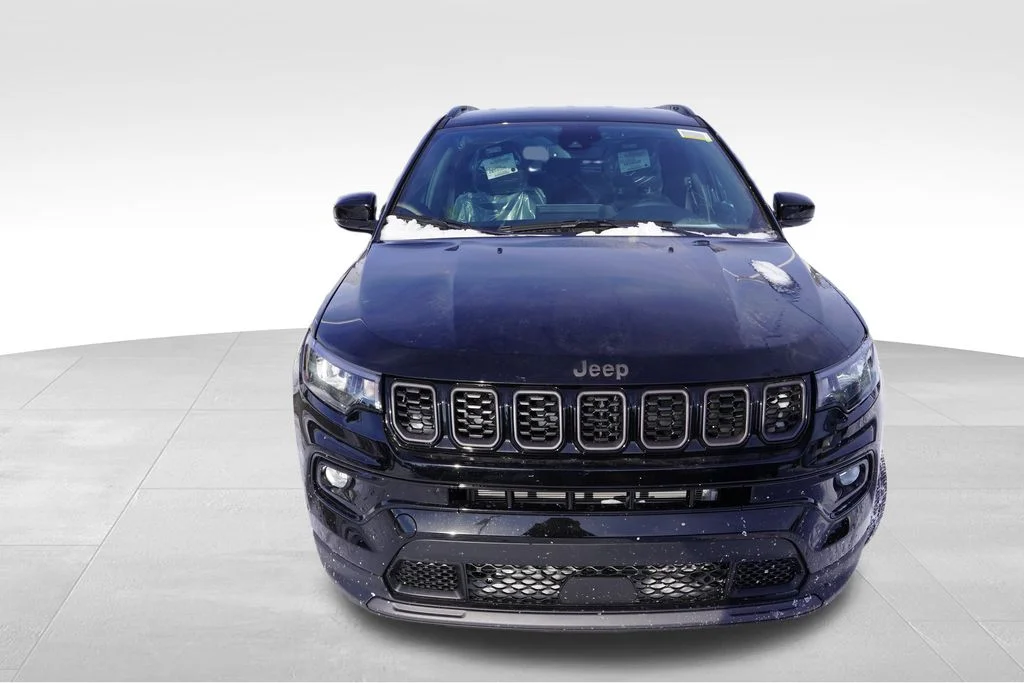 New 2026 Diamond Black Crystal Pearlcoat Jeep Limited image 8