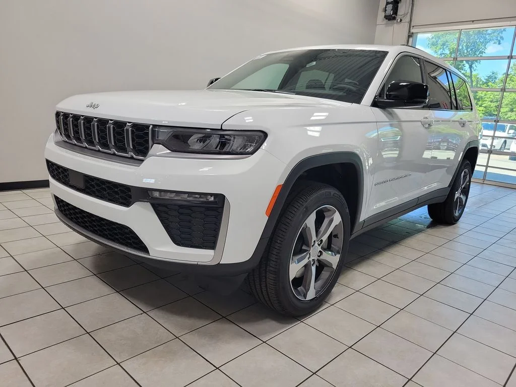 New 2026 Bright White Clear-Coat Exterior Paint Jeep Limited image 3