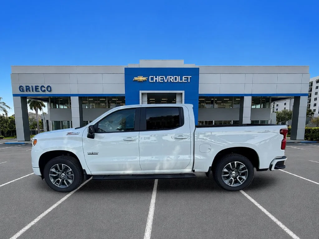 New 2026 Summit White Chevrolet RST image 4
