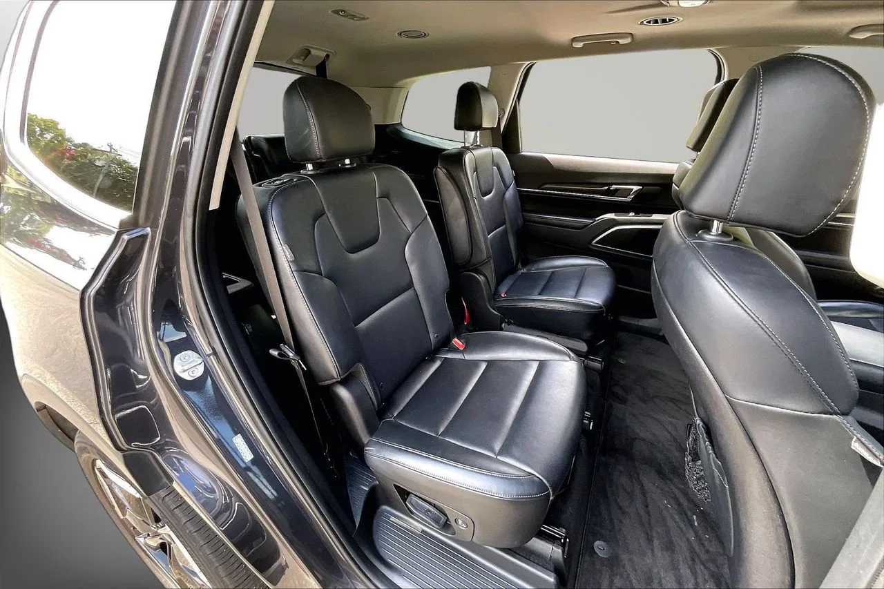 Certified Used 2025  Kia S image 25