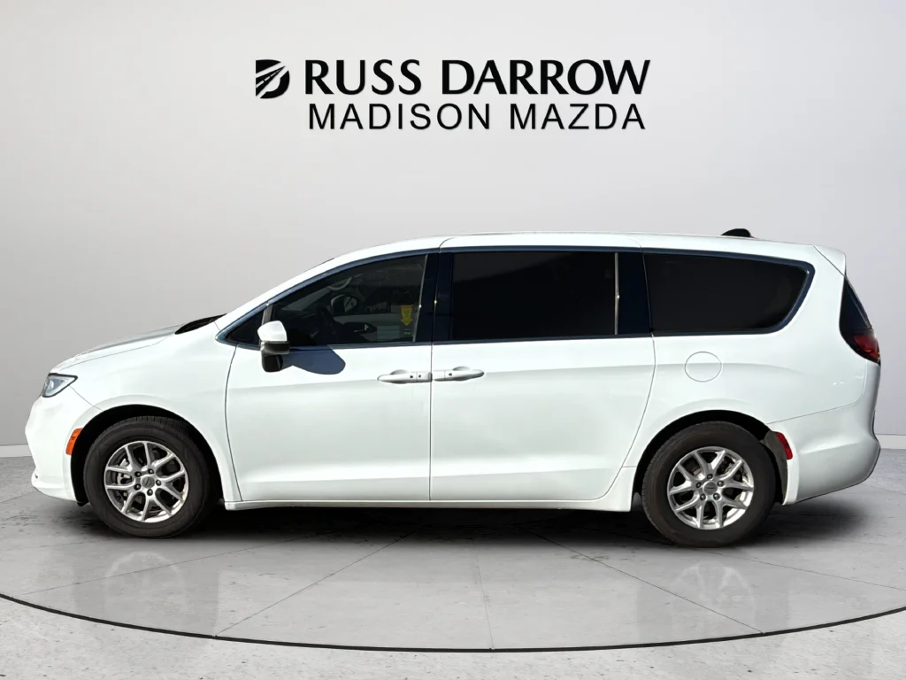 Used 2023 White Chrysler Touring L image 2
