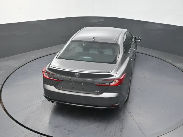 Used 2025  Toyota SE image 28