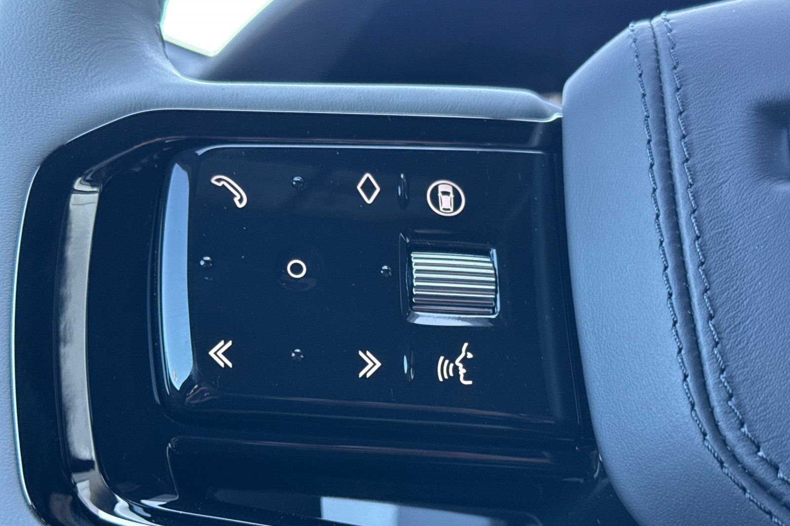 New 2026 Santorini Black Land Rover S image 28