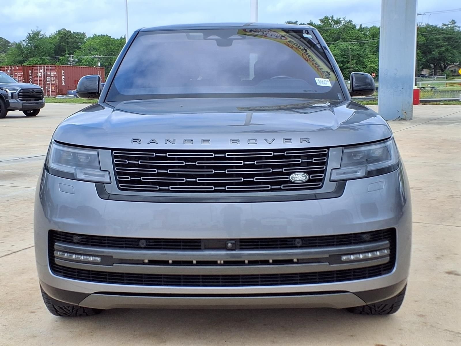 Used 2023 Eiger Gray Metallic Land Rover SE image 4