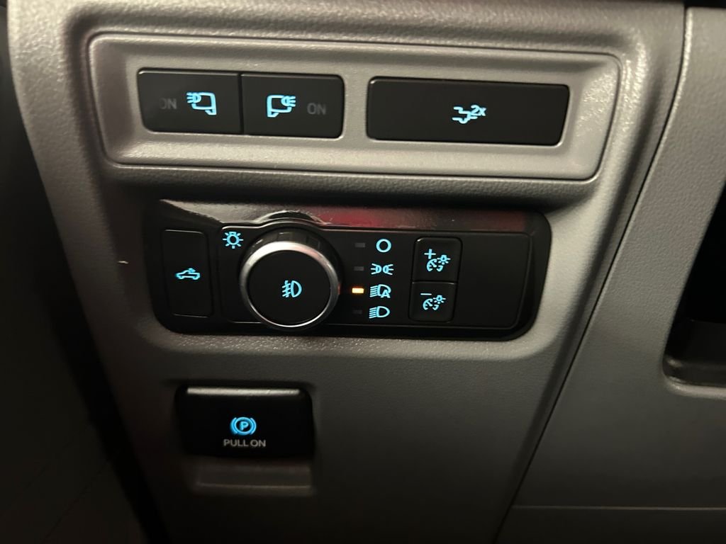 Used 2022 Silver Ford XLT image 29
