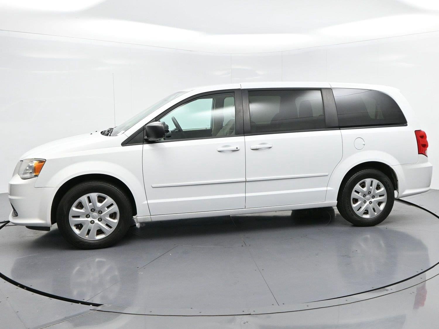 Used 2017 White Knuckle Clearcoat Dodge SE image 4
