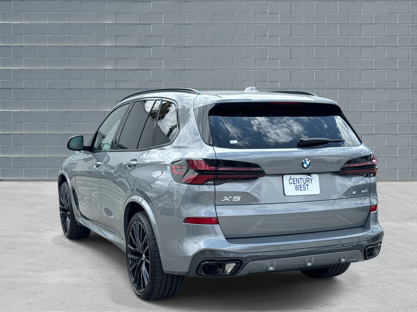 New 2026 Skyscraper Grey Metallic BMW sDrive40i image 3