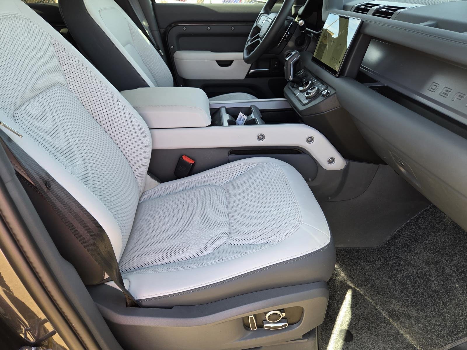 Used 2025 Carpathian Grey Premium Metallic Land Rover V8 image 42