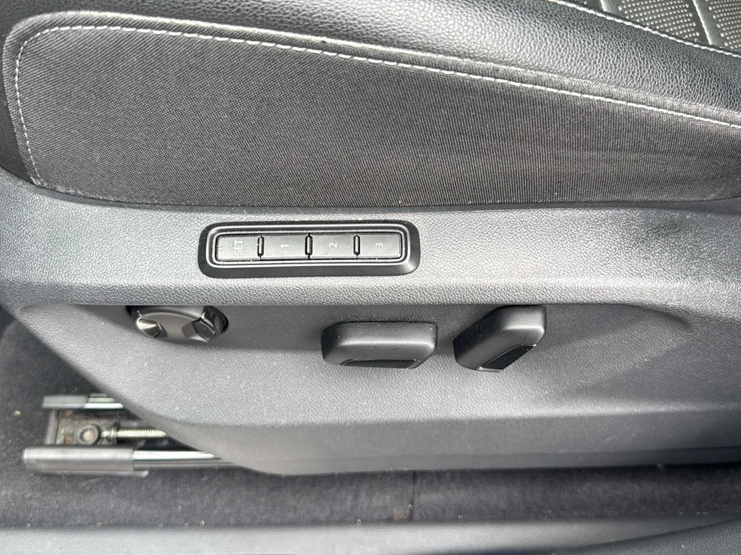 Used 2019 Wh Volkswagen  image 14