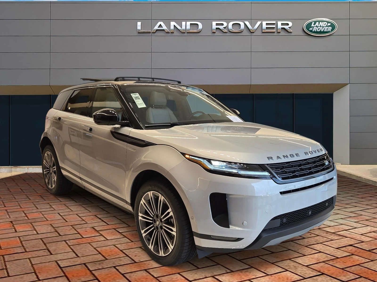 2026 Land Rover Range Rover Evoque S's photo