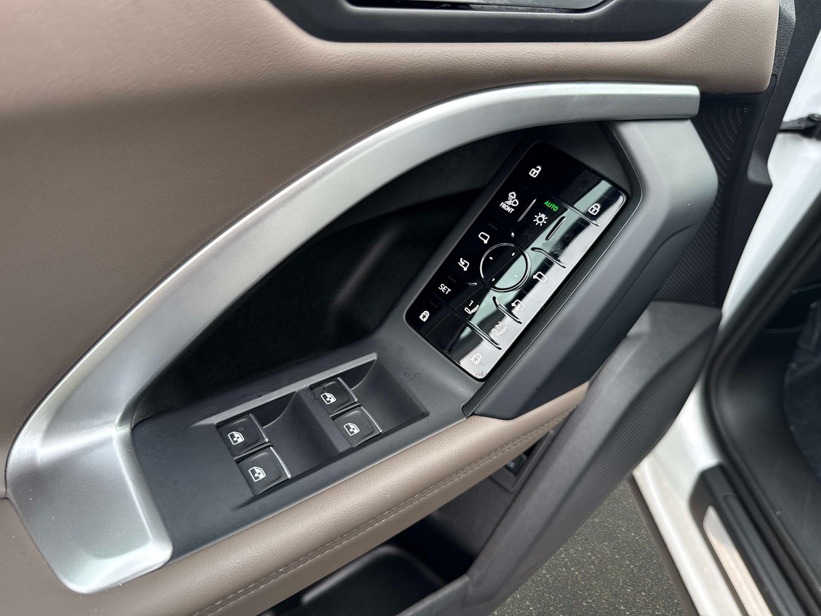 Used 2025 Arkona White Audi Premium Plus image 18