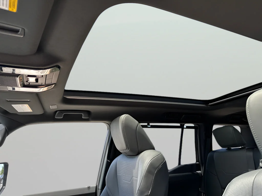 Used 2024  Lexus GX 550 Luxury image 35
