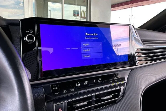Used 2025  Toyota SE image 22
