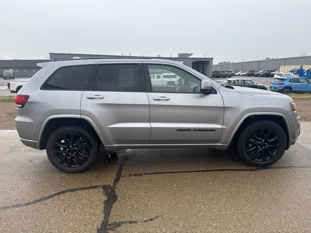 Used 2017 Silver Jeep Altitude image 11