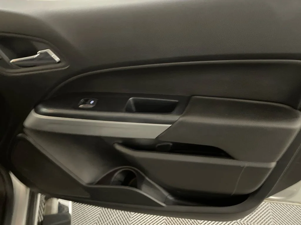 Used 2019 Silver Ice Metallic Chevrolet 4WD LT image 23
