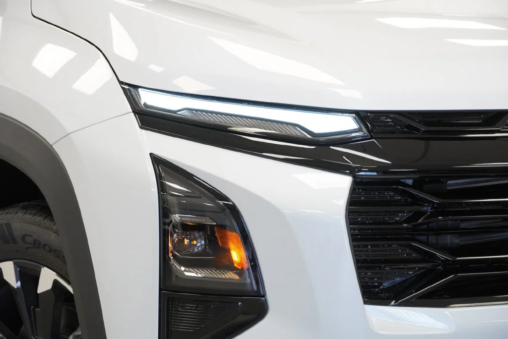New 2027 Polar White Tricoat Chevrolet RS image 31