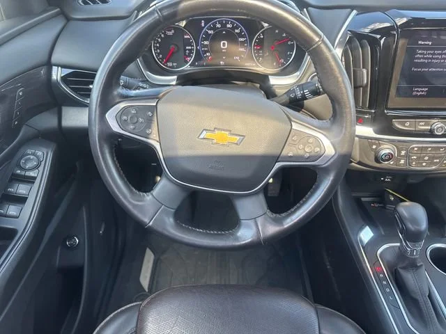 Used 2022 Iridescent Pearl Tricoat Chevrolet High Country image 17
