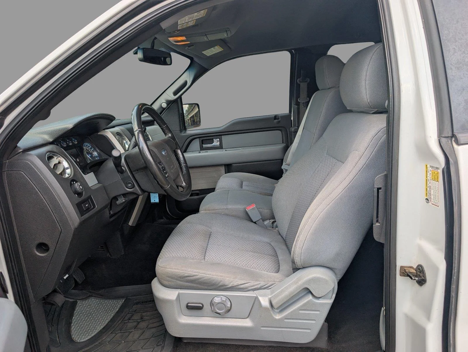 Used 2013 Oxford White/Ingot Silver Metallic Ford XLT image 15