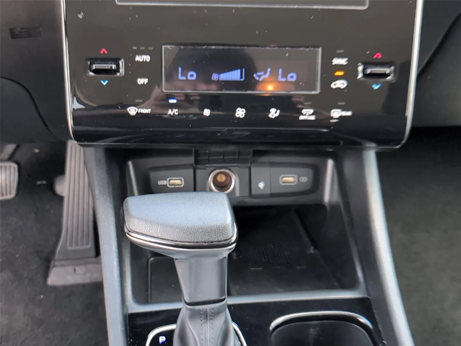 Used 2024 White Pearl Hyundai SEL image 28