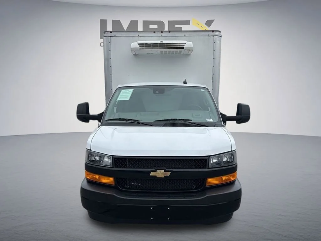 Used 2024 Summit White Chevrolet 1WT image 8