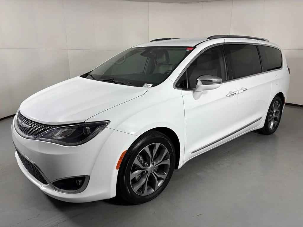 Used 2017 White Chrysler Limited image 4