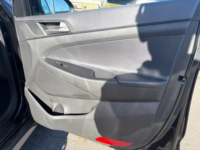 Used 2018 Black Noir Pearl Hyundai Value image 8