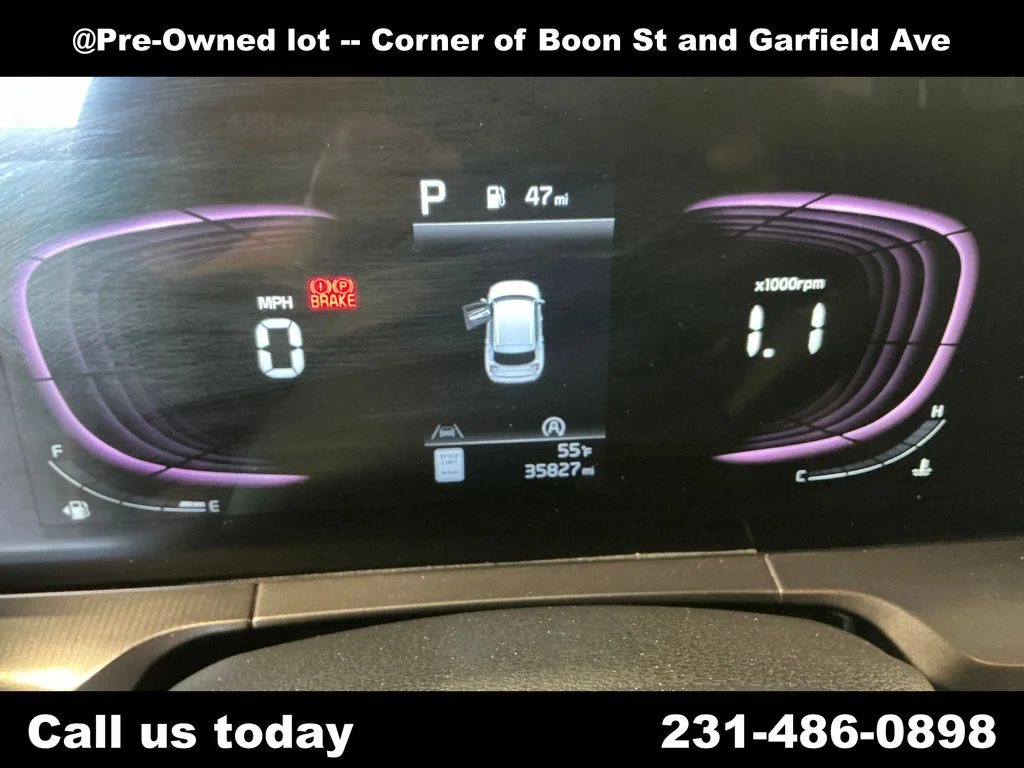 Used 2023 White Kia S image 21