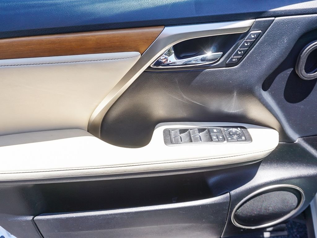 Used 2022 White Lexus 450h image 19