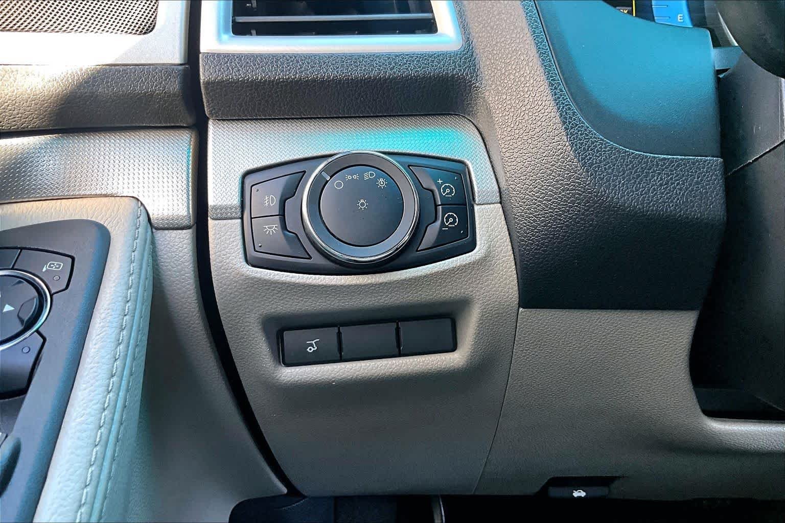 Used 2012 White Suede Ford XLT image 32