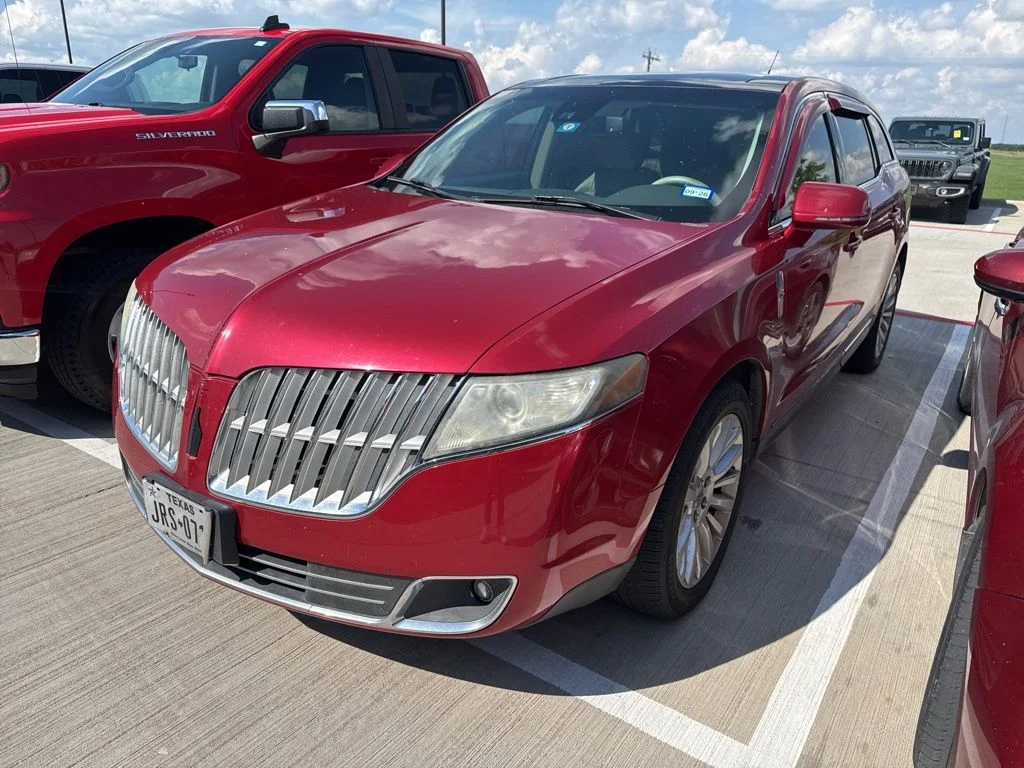 2011 Lincoln MKT 3.7's photo